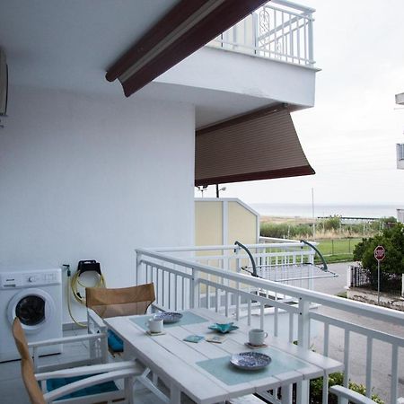 Grey Theros Apartments Paralia Dionysiou Esterno foto