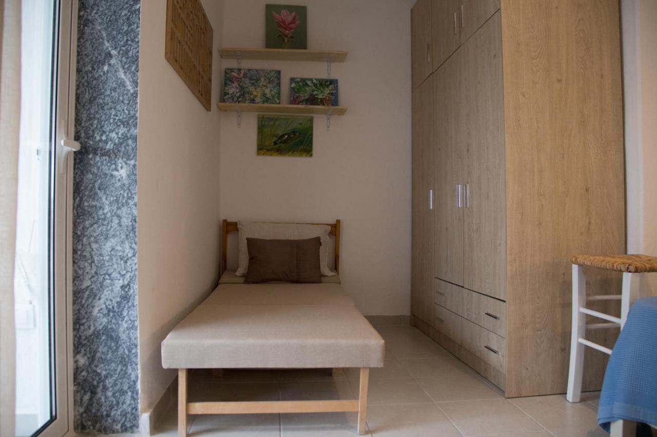Grey Theros Apartments Paralia Dionysiou Esterno foto