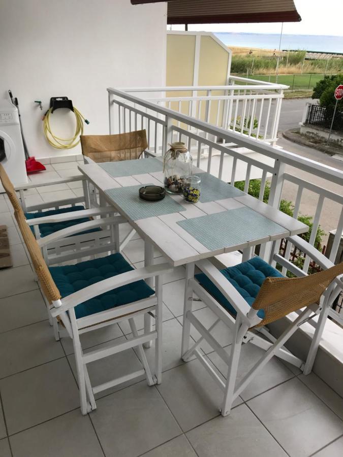 Grey Theros Apartments Paralia Dionysiou Esterno foto